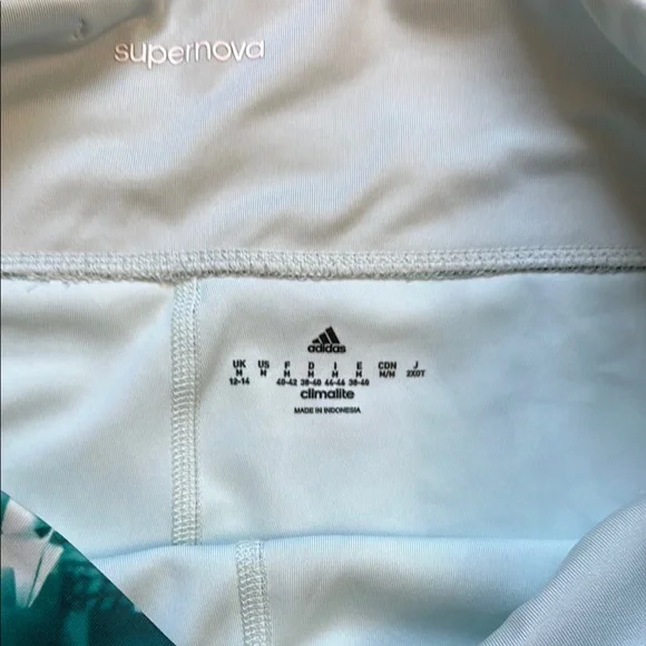 Adidas Green Leggings with Dynamic Design - Picture 3 of 5